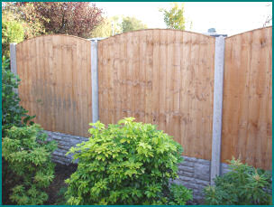 Feather-edge-round-top-fence.jpg